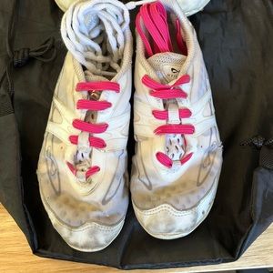 Nfinity size Y2 vengeance cheer shoes